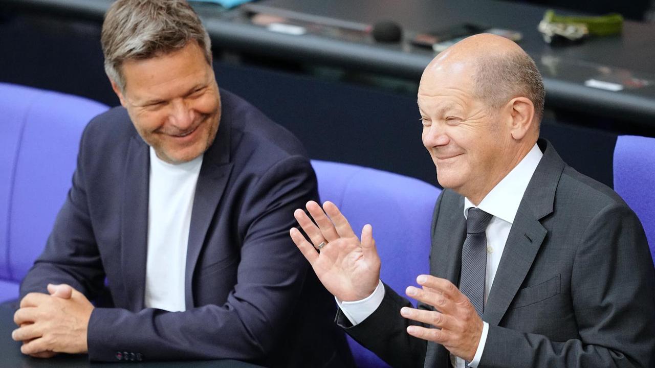 Bundestagsabgeordnete bekommen mehr Geld: Auch Scholz-Gehalt wird genau benannt