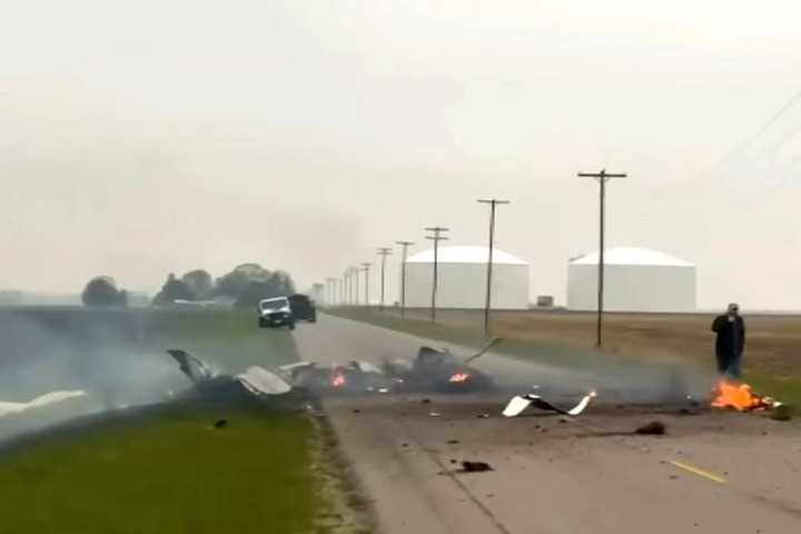 No Survivors Found After Plane Hits Power Lines and Crashes into Roadway in Central Illinois