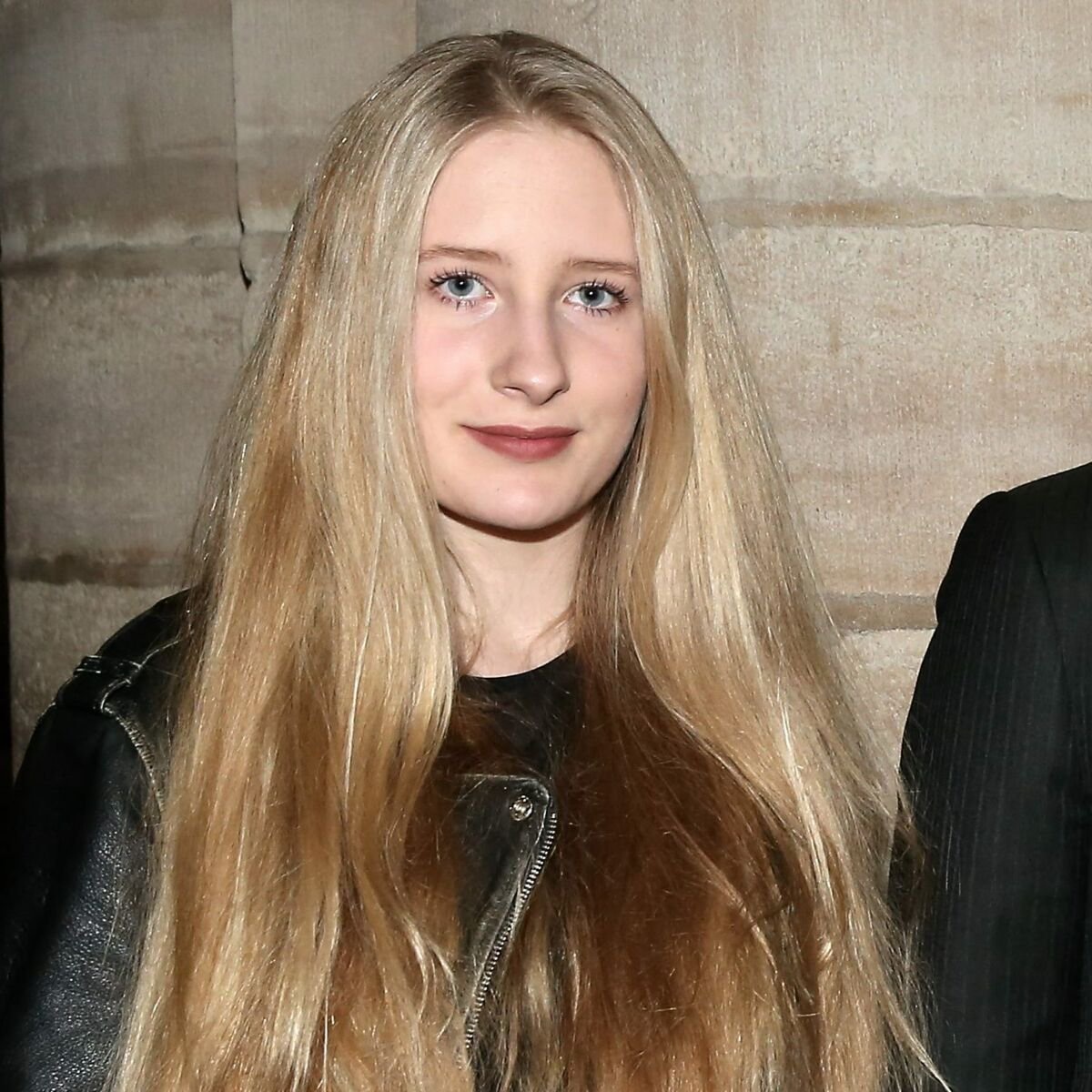 La Fille De Guillaume Depardieu Louise Annonce La Mort De Sa Mere Opera News