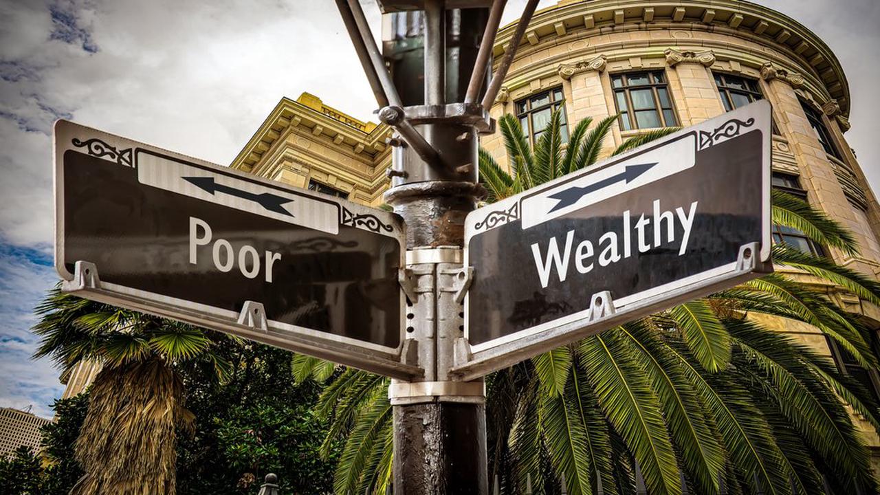 John Waters – Geld und Vermögen 2022 – so reich ist John Waters
