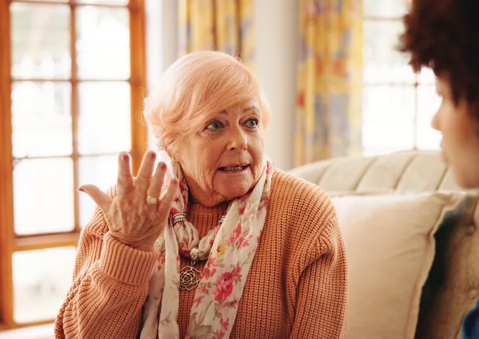 5 Early Warning Signs of Dementia That May Show Up Before Memory Problems, Experts Say