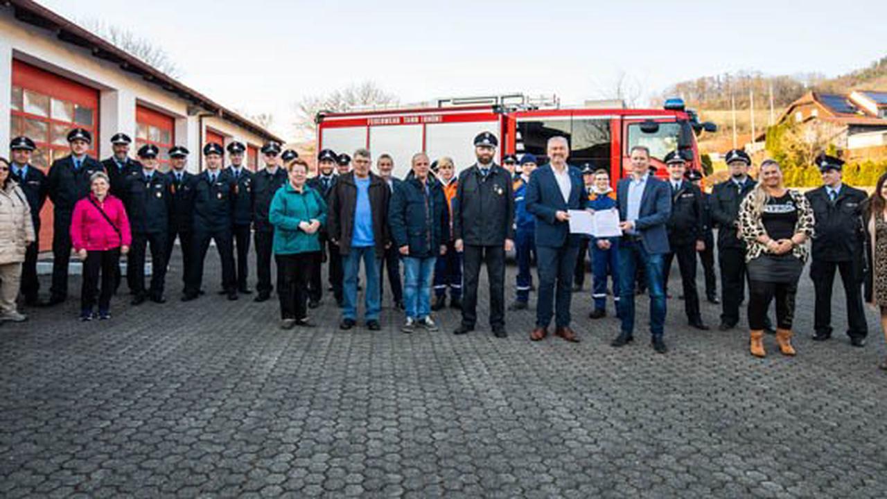 Finanzspritze für Feuerwehren in Tann – Woide überreicht Förderung