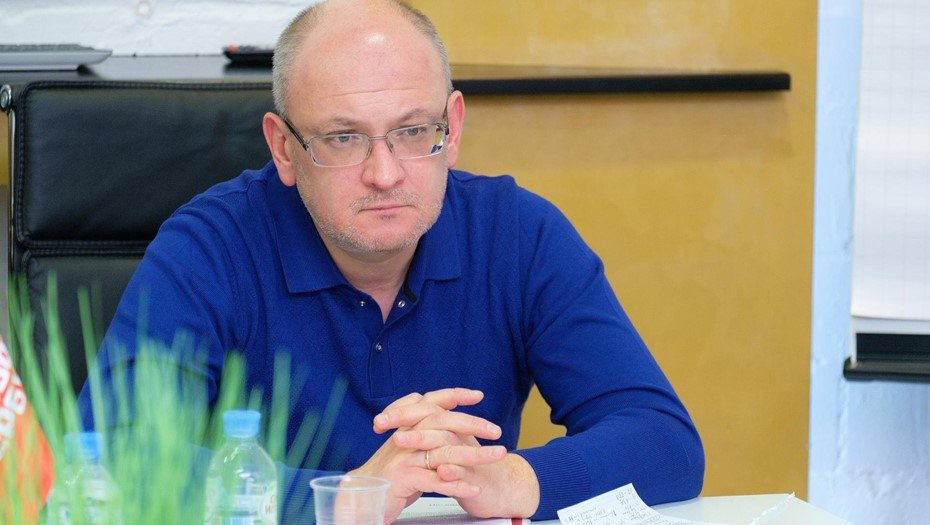 Deputat Maksim Reznik Prekratit Svoyu Izbiratelnuyu Kampaniyu V Zaks Peterburga Ranee Ego Ne Otpustili Iz Pod Domashnego Aresta Dlya Podachi Dokumentov Opera News