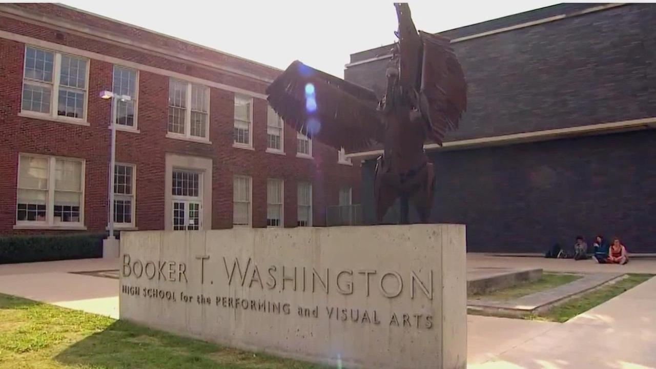 'Two Schools, One Story' Dallas' Booker T. Washington High School
