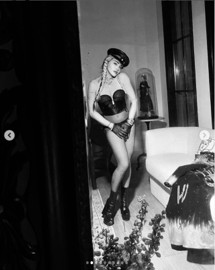 Pop Queen, Madonna flaunts her backside in new racy photos