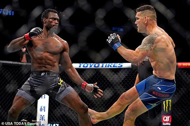 Chris Weidman Breaks His Leg While Kicking Ufc 261 Opponent Uriah Hall In Middleweight Contest As
