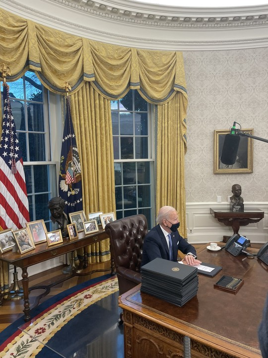 First photos of President Biden resuming at Oval office after his inauguration 