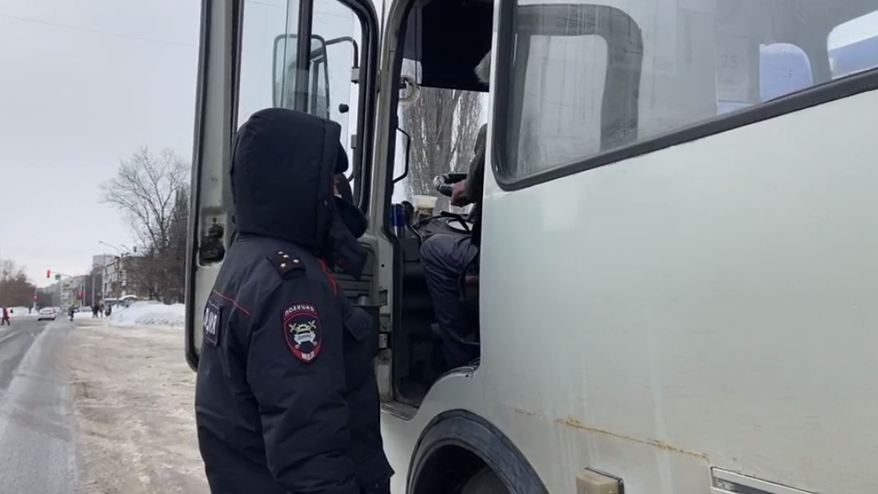 В Уфе привлекли к ответственности водителя автобуса, проехавшего на «красный»