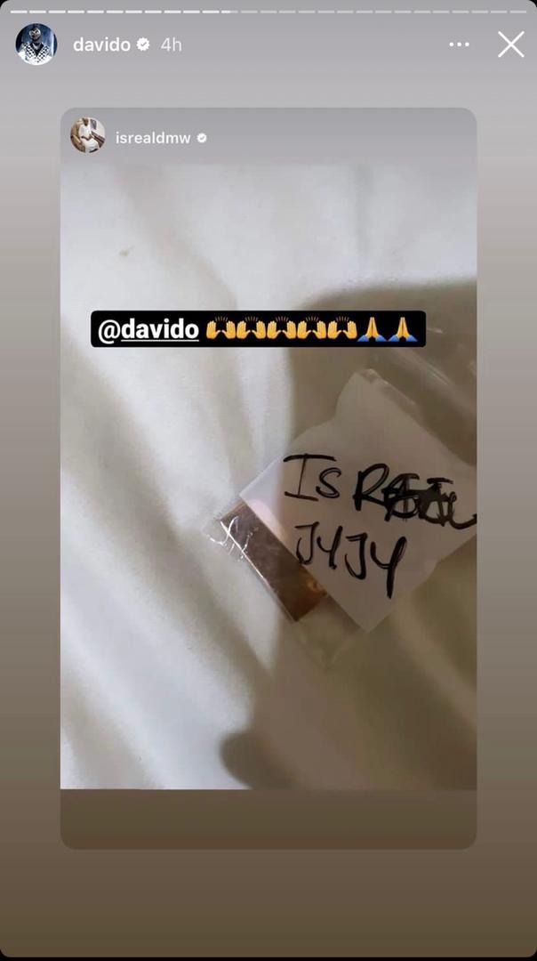Singer Davido gifts his entire crew 