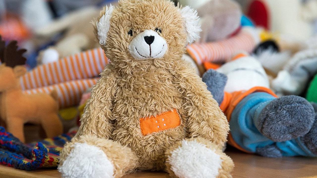 Teddybär-Krankenhaus in Göttingen behandelt Kuscheltiere von Kindern