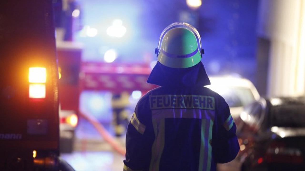Polizeimeldungen für Schiffdorf-Wehdel, 28.01.2022: Brennt Mülleimer an Haus - Schlimmeres konnte vor Eintreffen der Feuerwehr verhindert werden