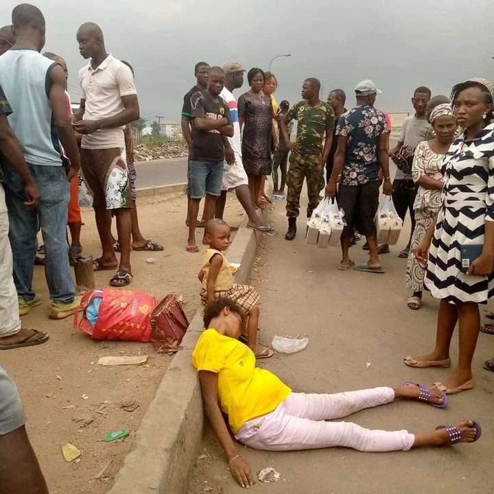 A Lady Was Dropped At Eleme Junction, Portharcourt With Money Inside Her Hand-Bag (Photos)