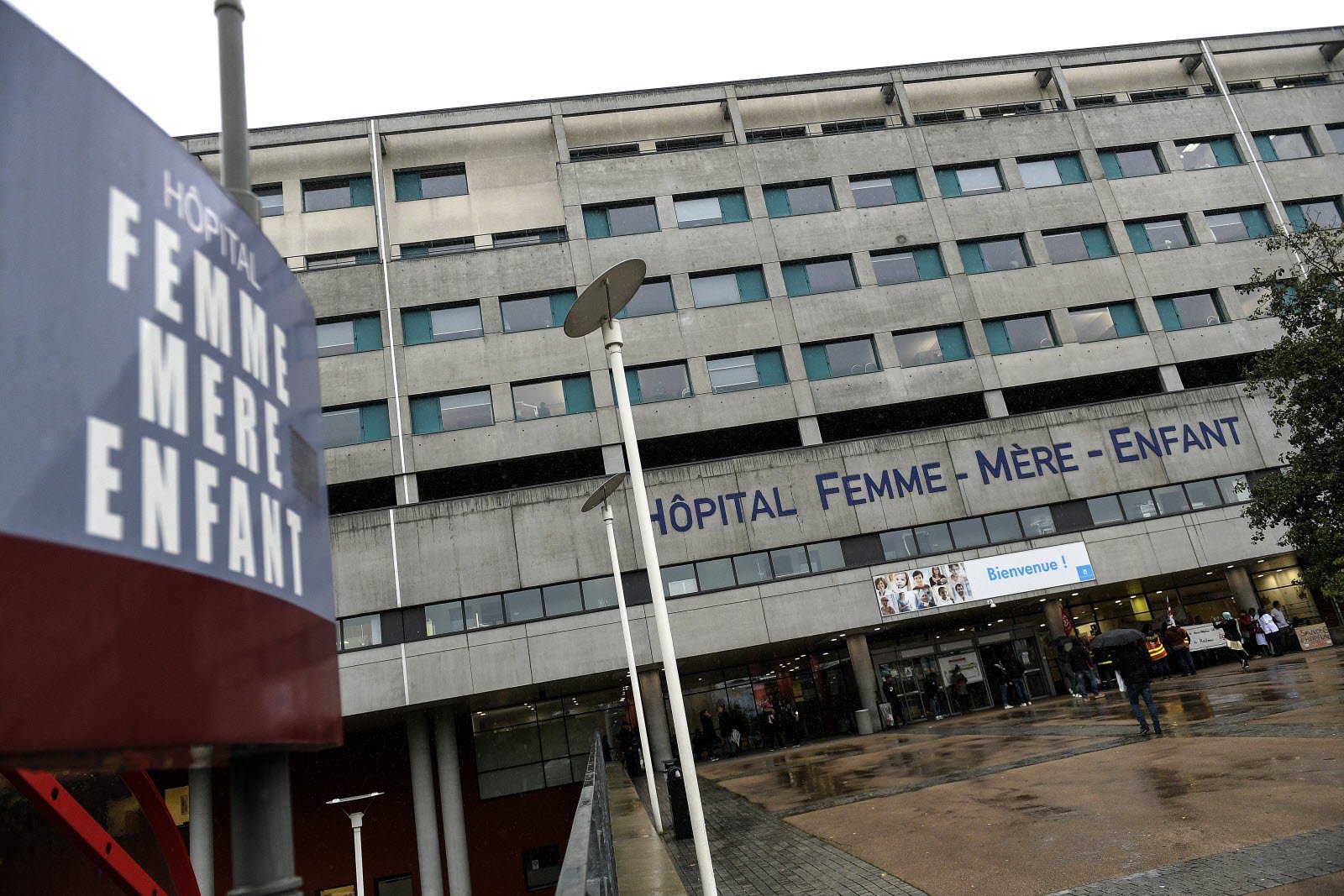 Meyzieu Un Nouveau Ne Abandonne Dans Un Sac Poubelle Opera News