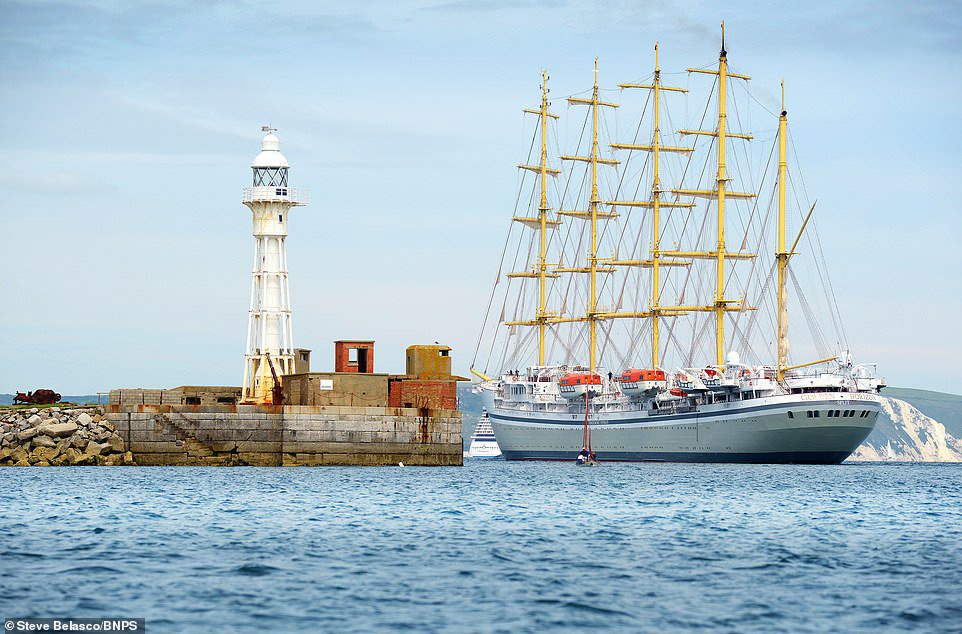 Yacht A Beauty 525ft World S Largest Sailing Ship Golden Horizon Makes First Port Of Call In Dorset Before Dress Rehearsal Cruise Around South Coast Opera News