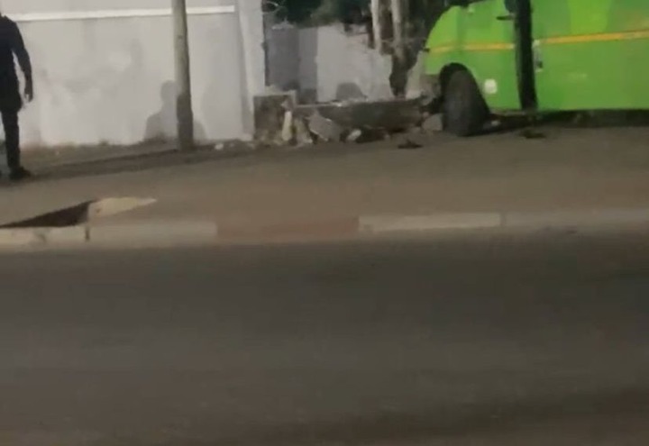 BREAKING: Trotro Crashes into Former President Akufo-Addo’s Nima Residence