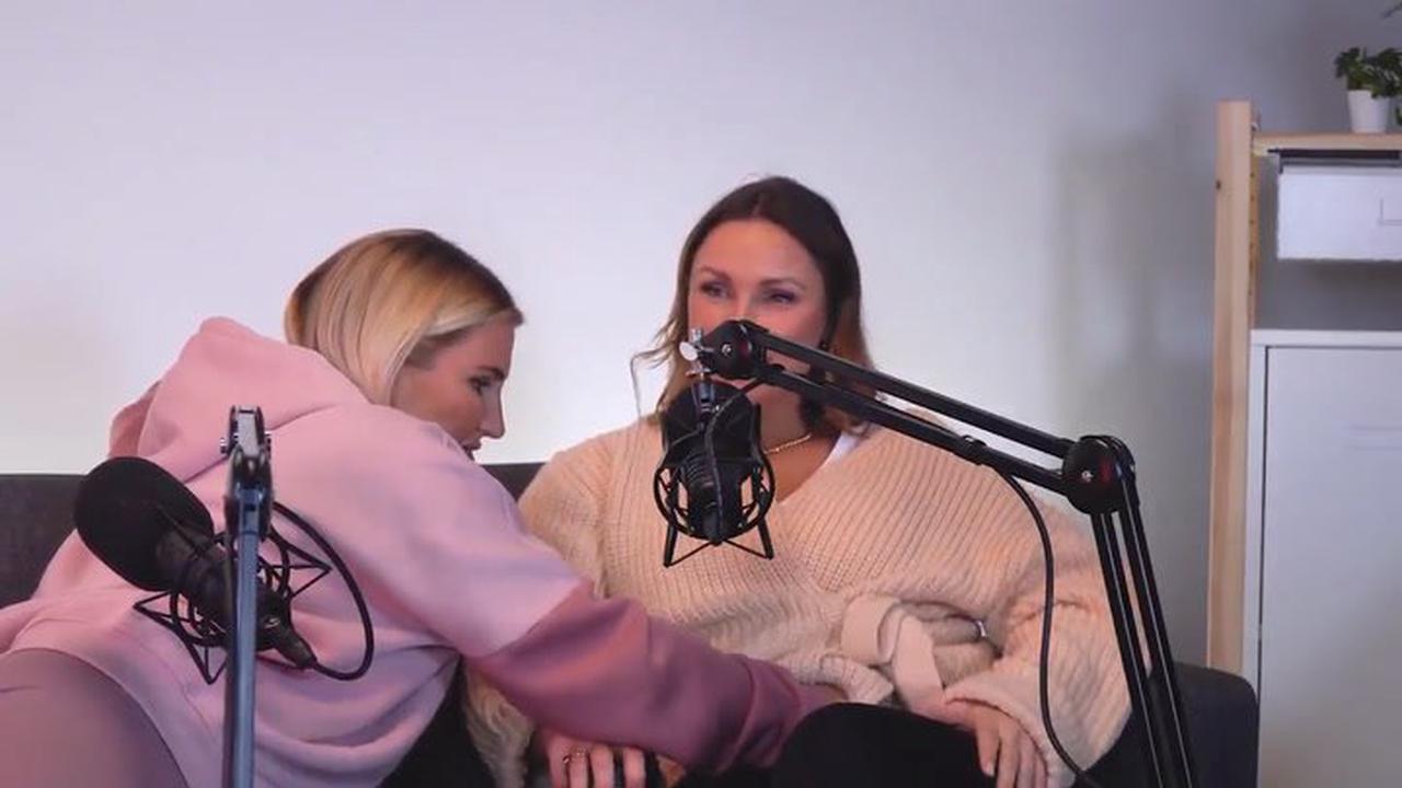 Billie Shepherd feels sister Sam's baby kicking for first time in sweet video