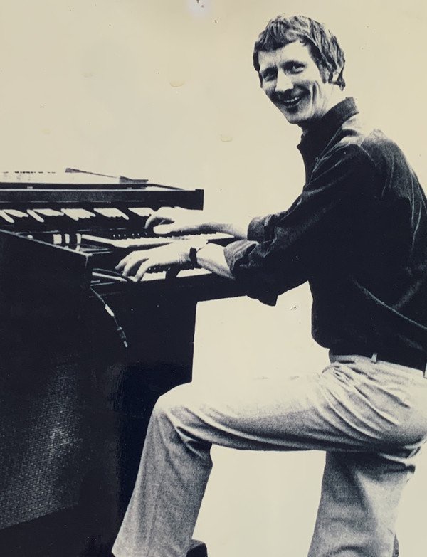 Alan Hawkshaw dead: TV composer who wrote Grange Hill and Countdown theme tunes dies at 84 - Opera News