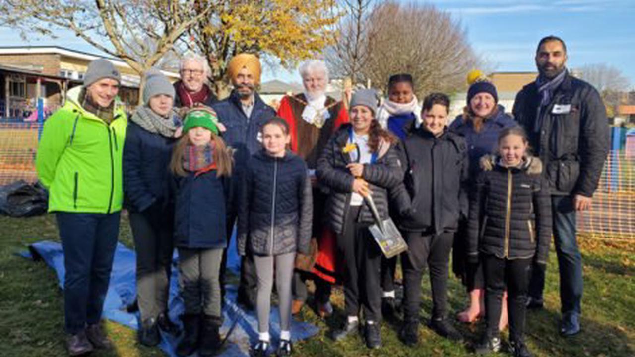More than 500 students help plant trees in Redbridge
