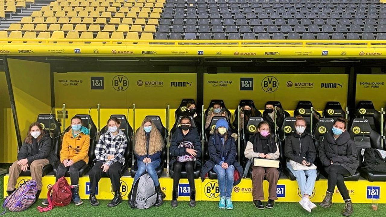 Essener Schüler werden im BVB-Stadion zu „Zweitzeugen“