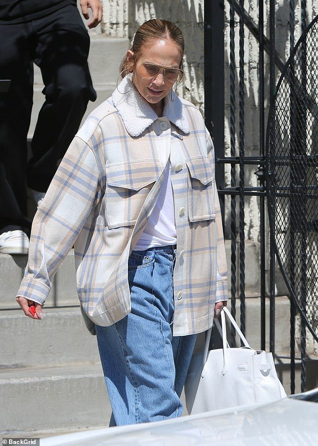 Jennifer Lopez Poses On The Beach In An Elegant Wedding Gown While Filming Shotgun Wedding Opera News