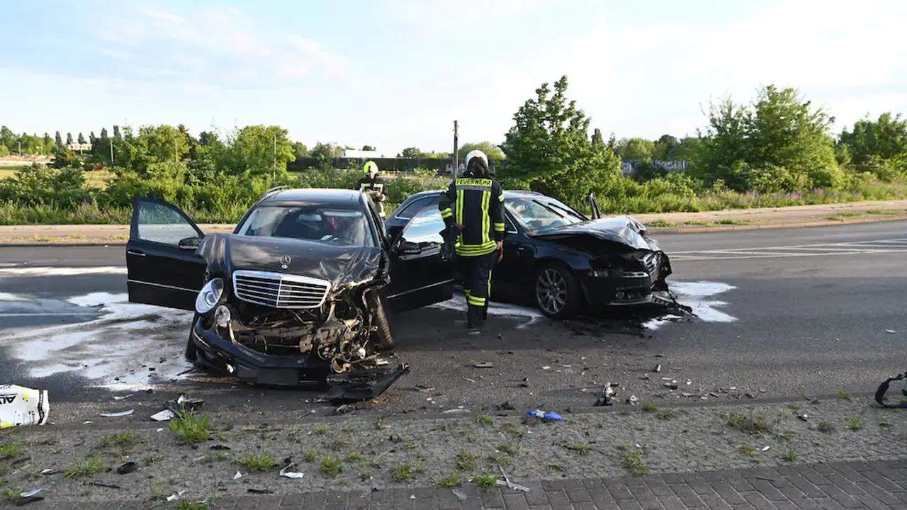 Fünf Verletzte nach heftigem Crash in Berlin-Treptow