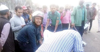 একে একে কয়েকটি গাড়ি চলে গেল আবুল হোসেনের শরীরের ওপর দিয়ে