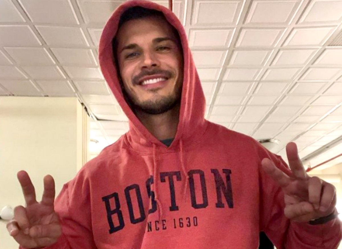 Nikki Glaser Reignites Romance Rumors Between Dwts Chrishell Stause And Gleb Savchenko As She Hosts Inaugural Mtv Unscripted Awards Opera News