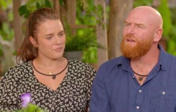 Jerome Et Lucile De L Amour Est Dans Le Pre Attendent Un Bebe Opera News