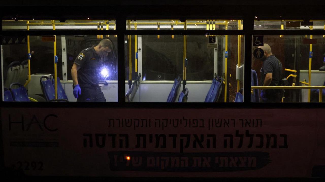 Huit blessés, dont deux graves – Un suspect arrêté après l’attaque contre un bus à Jérusalem