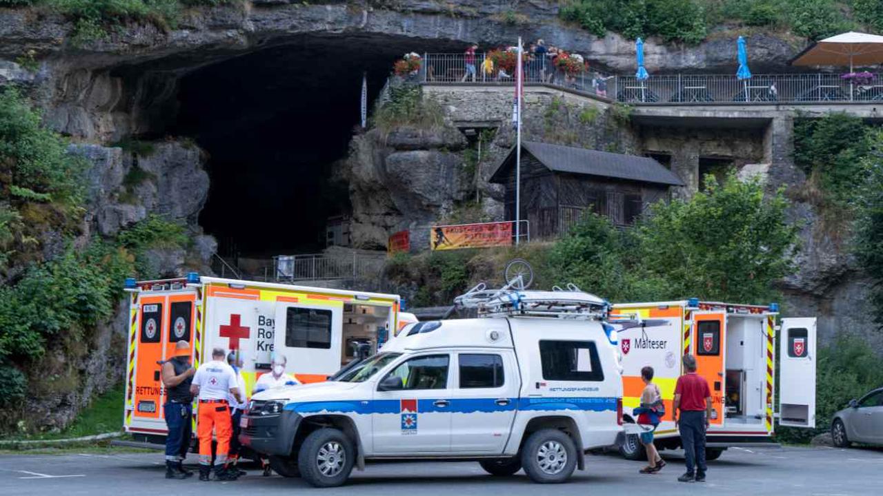 Jugendliche in Höhle im Kreis Bayreuth mit Kreislaufproblemen: Bergwacht im Einsatz