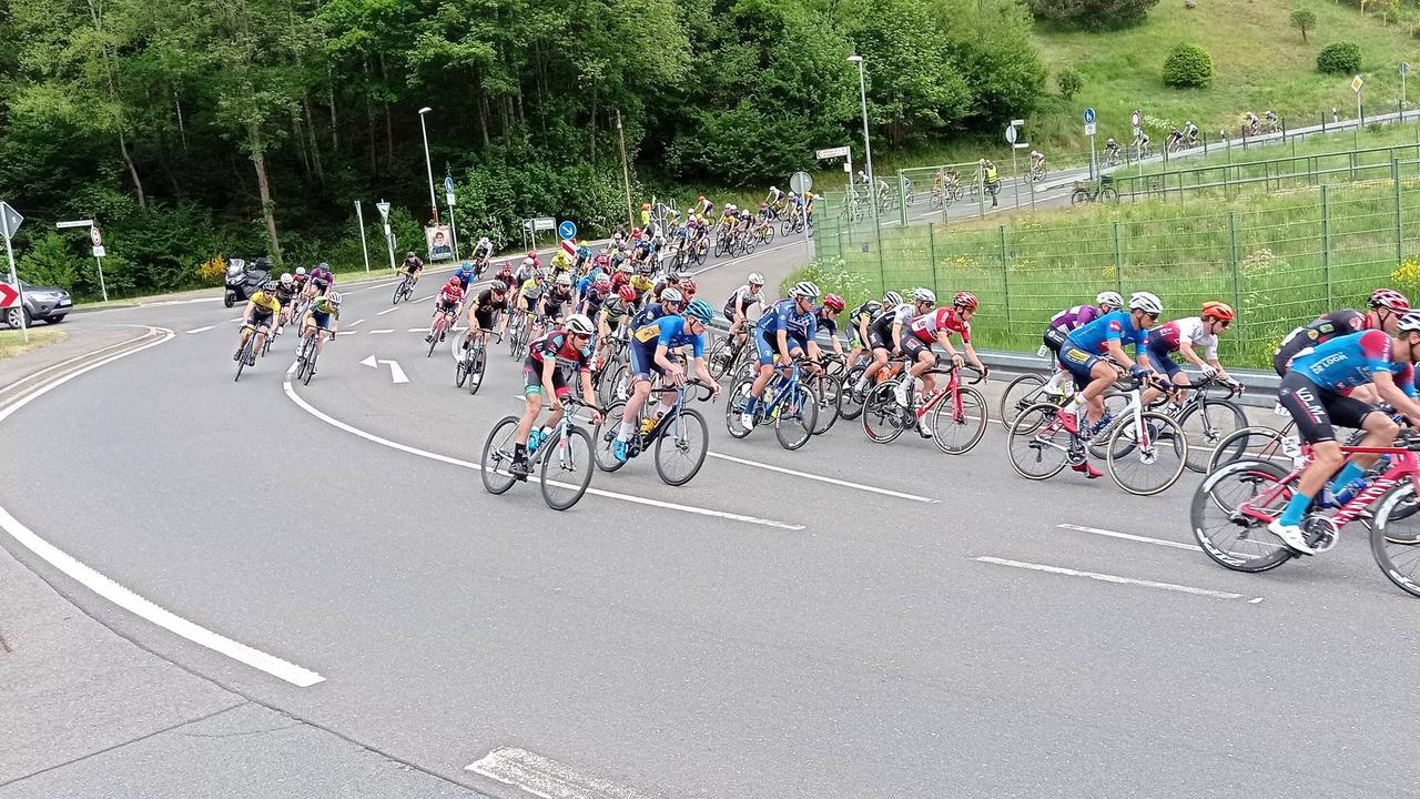 Radrennen in Monschau: Nach 60 Sekunden sind alle vorbei