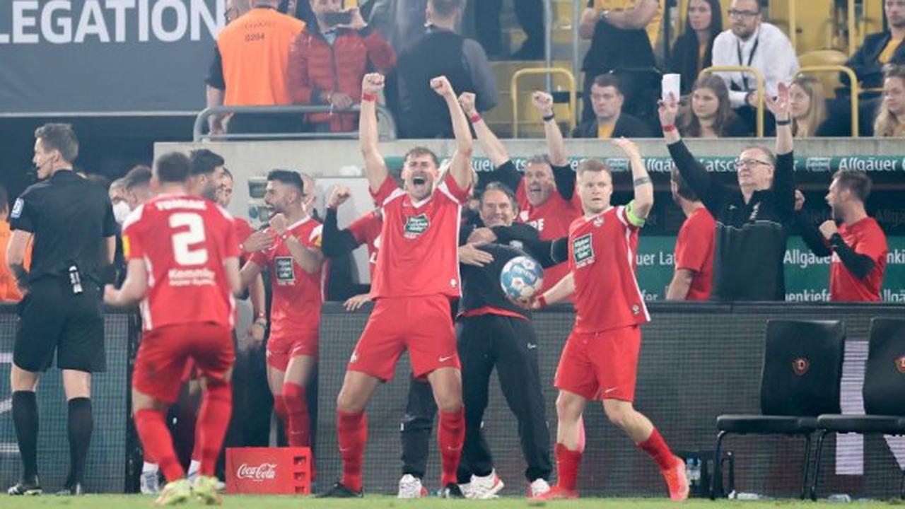 Kaiserslautern wieder in 2. Liga: Team und Betze feiern