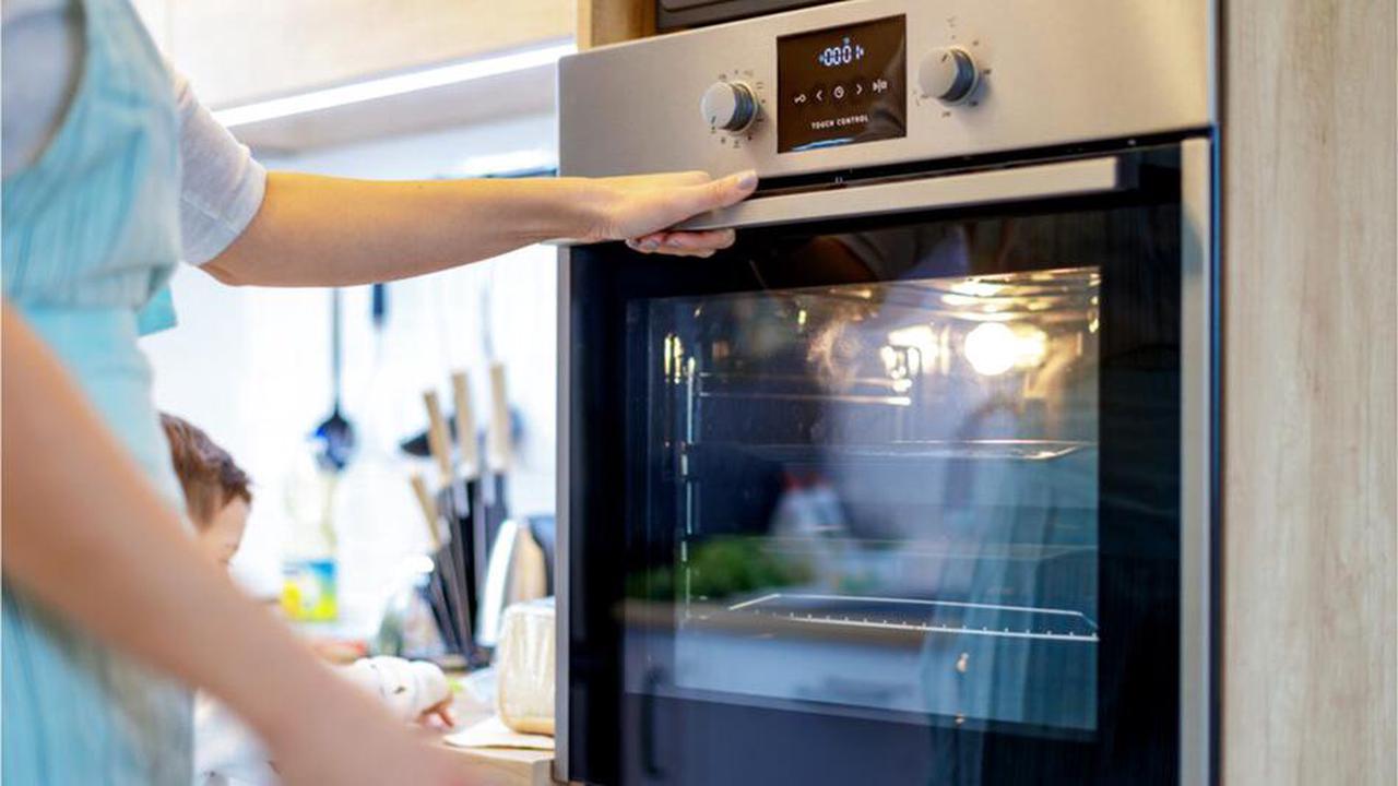 Dieser Küchentrick spart Strom: Wann Sie auf das Vorheizen des Backofens verzichten können