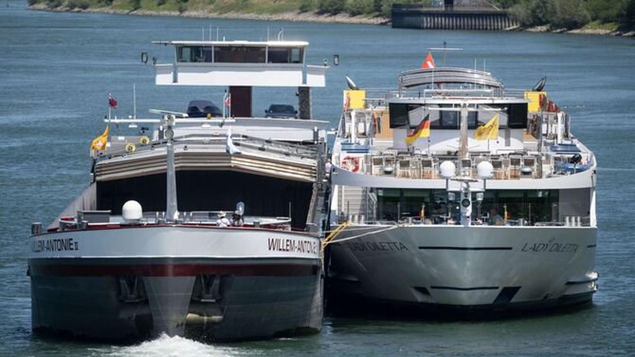 Havarie von Flusskreuzfahrtschiff auf dem Rhein