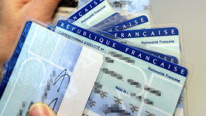 Nouvelle Carte D Identite Bilingue Francais Anglais Un Symbole Tres Facheux Opera News