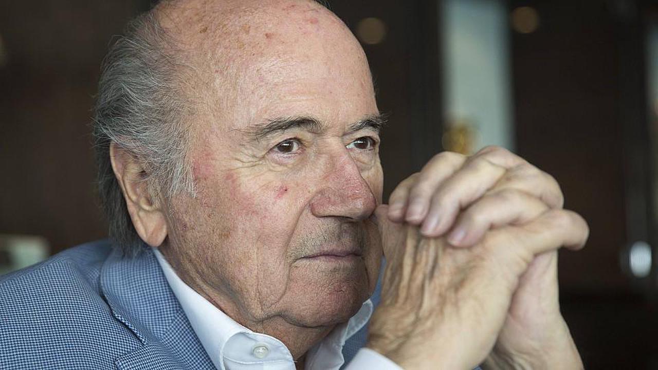 Blatter kritisiert Infantinos Umzug nach Katar