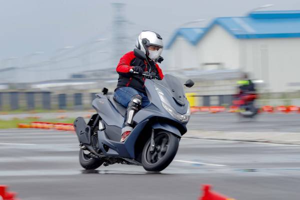 Selain Rem ABS, Ini Perbedaan PCX ABS dan PCX CBS