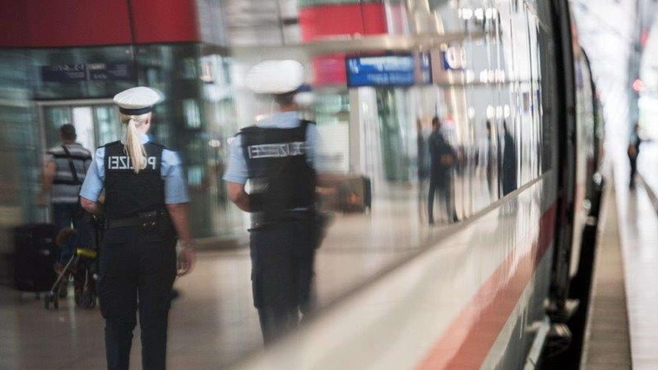 Fulda: Frau in Regionalexpress sexuell belästigt - Polizei sucht nach Täter