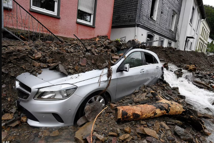 20 dead and 70 people missing as floods destroy buildings and leave families trapped on rooftops in Germany (photos)