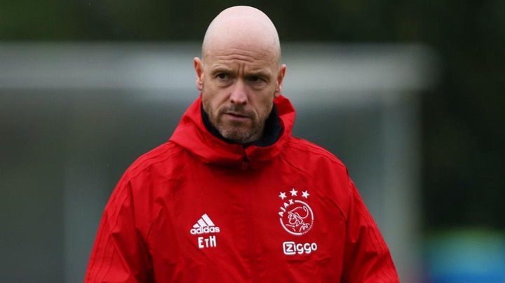 Ten Hag extends Ajax contract