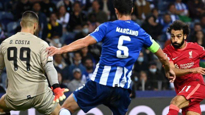 Momen Mohamed Salah mencetak gol ke gawang Diogo Costa, Kiper Porto di babak penyisihan grup B Liga Champions