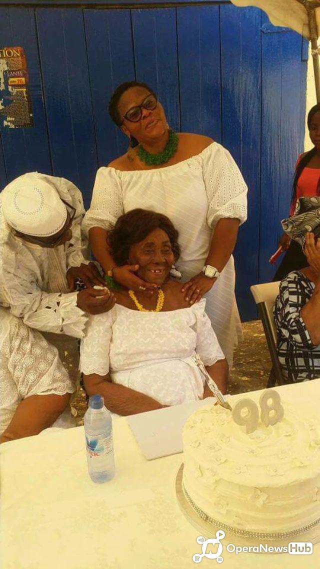 Meet the 100-year mother of J.J.Rawlings 4