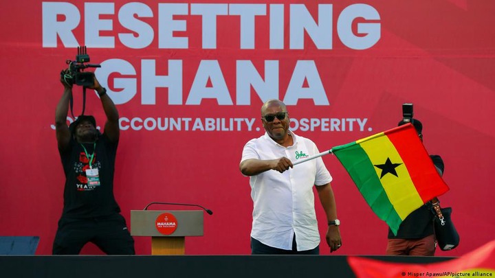 John Mahama wins presidency as Ghana seeks economic revival – DW – 12 ...