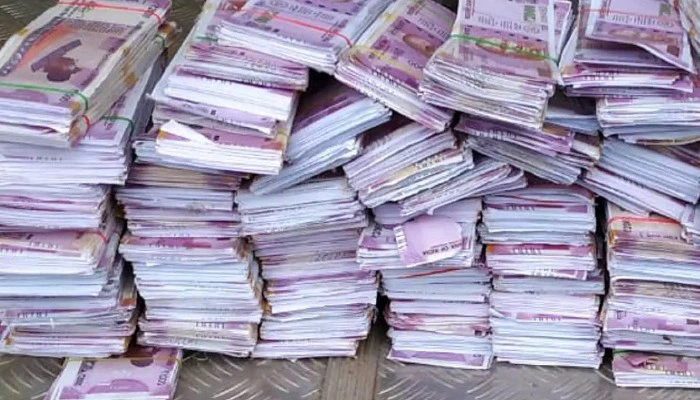 ballia girl allahabad bank account seized after transfer 10 crore rupees