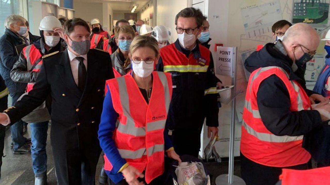 Loon-Plage : la ministre déléguée à l’industrie visite les cuves arrêtées chez Aluminium Dunkerque
