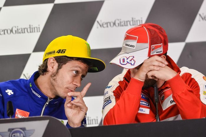 Masa depan Andrea Dovizioso di MotoGP 2022 berada di tangan Valentino Rossi.