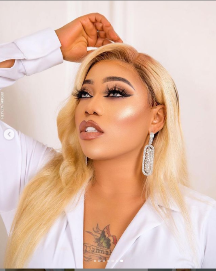  Toyin Lawani flaunts her massive tattoo in revealing photos