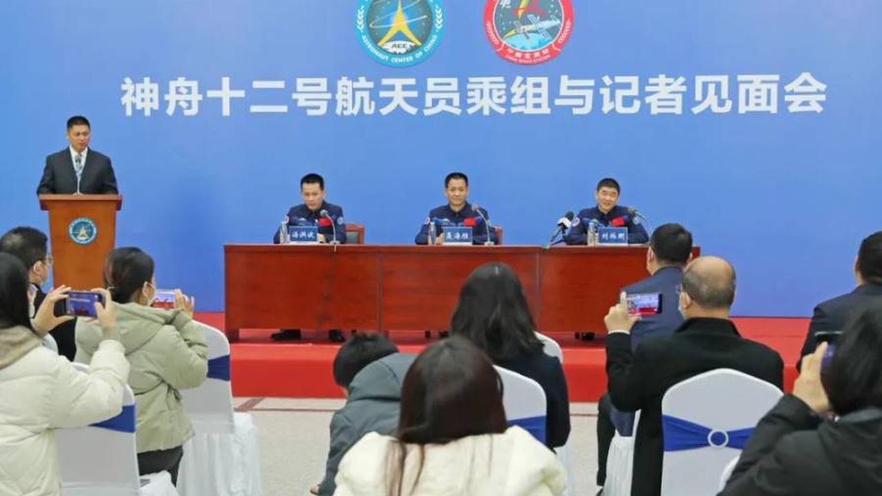 „Shenzhou-12“-Astronauten treffen Presse nach erster Erholung