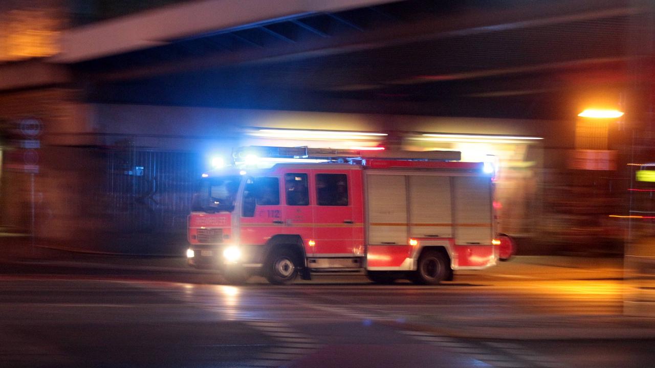 Lkw brennt bei Feuer in Bremen-Oslebshausen aus