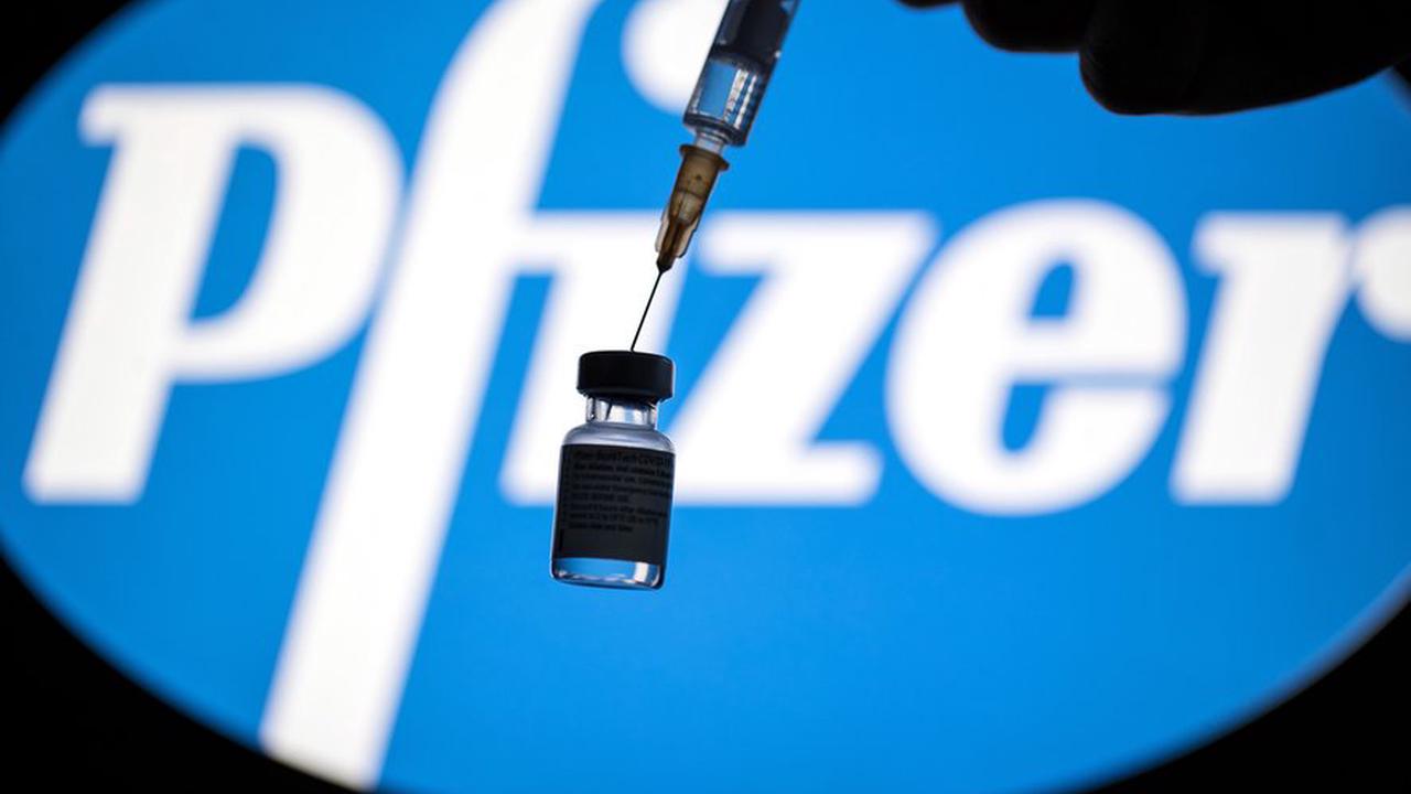 Fin de la pandémie, doses de rappels, 520 millions investis en France… : le patron de Pfizer fait le point
